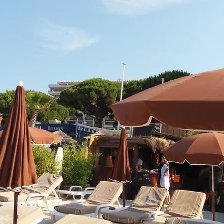 شقة 3mn A Pied De La Avec Terrasse أنتيب